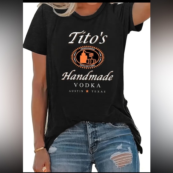 🆕 Tito’s Vodka Graphic & Letter Print Crew Neck T-Shirt - Black - Picture 4 of 5